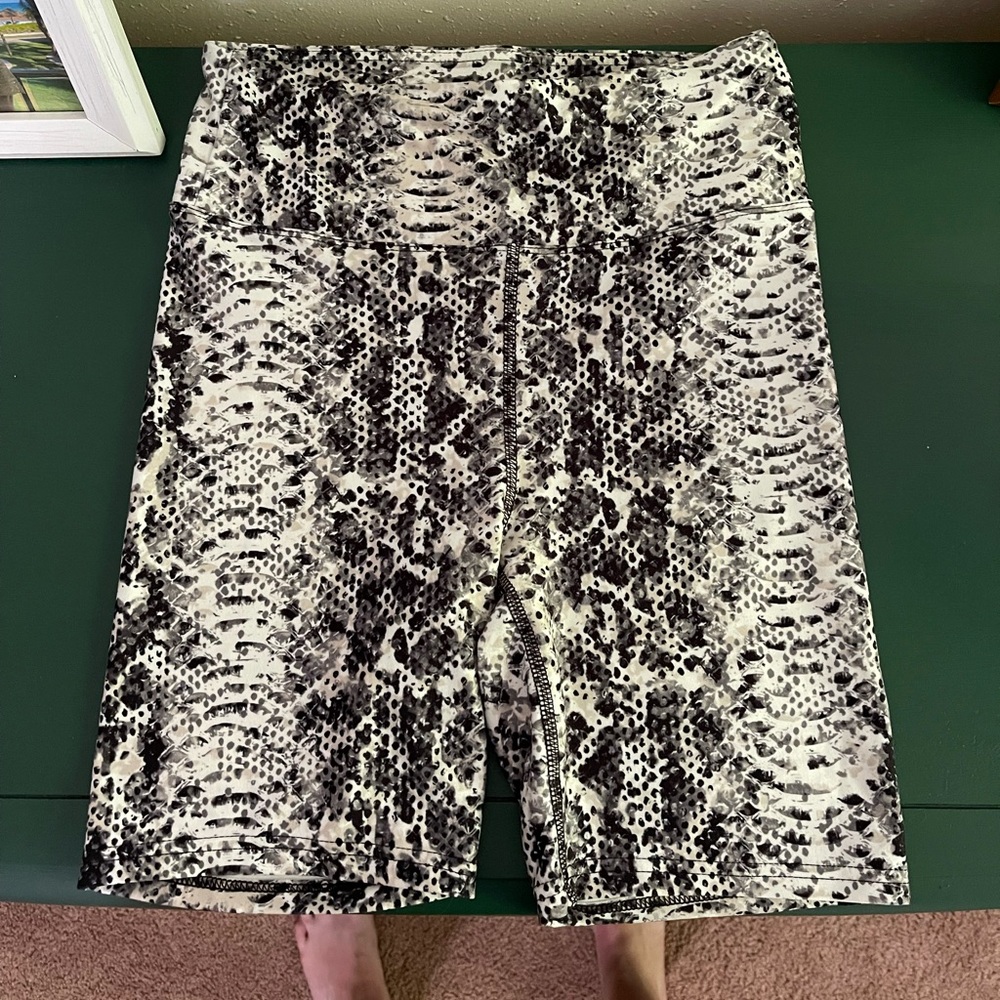 Black and white snake print biker shorts size medium